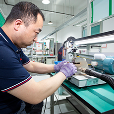 Eliminazione dell'isolamento del filo di rame